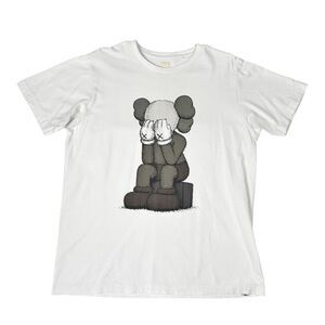 KAWS x Uniqlo Passing Through Tee Size Large US Sizing White Companion